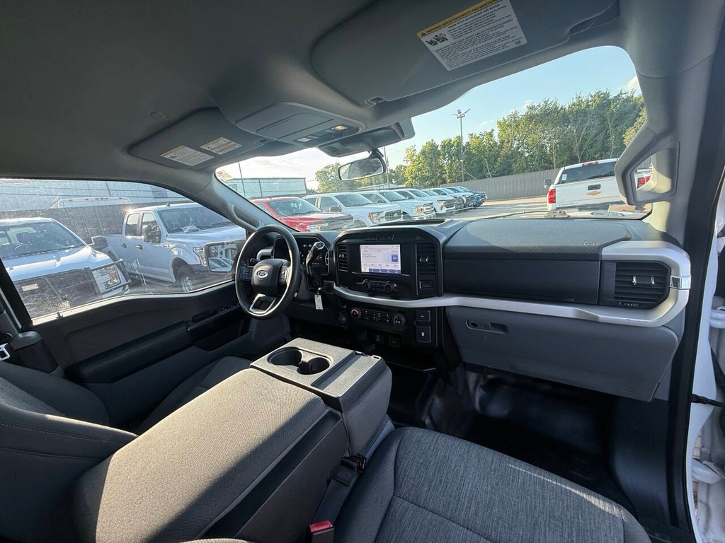 Ford F-150 Vehicle Full-screen Gallery Image 17