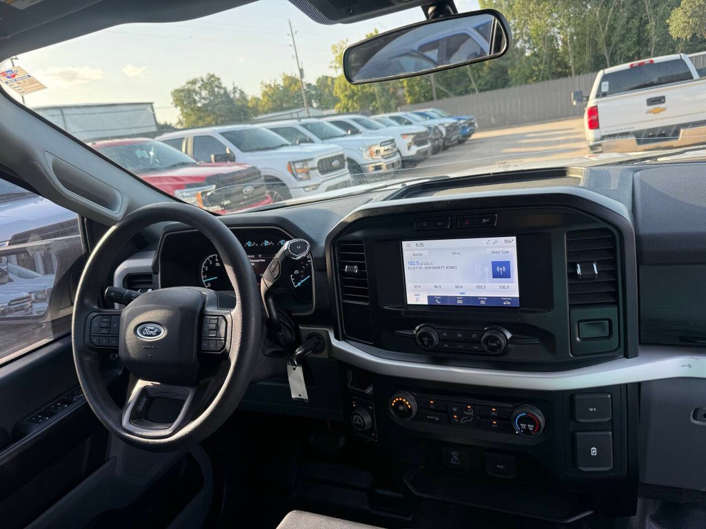 Ford F-150 Vehicle Full-screen Gallery Image 18