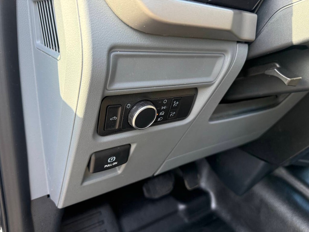 Ford F-150 Vehicle Full-screen Gallery Image 27