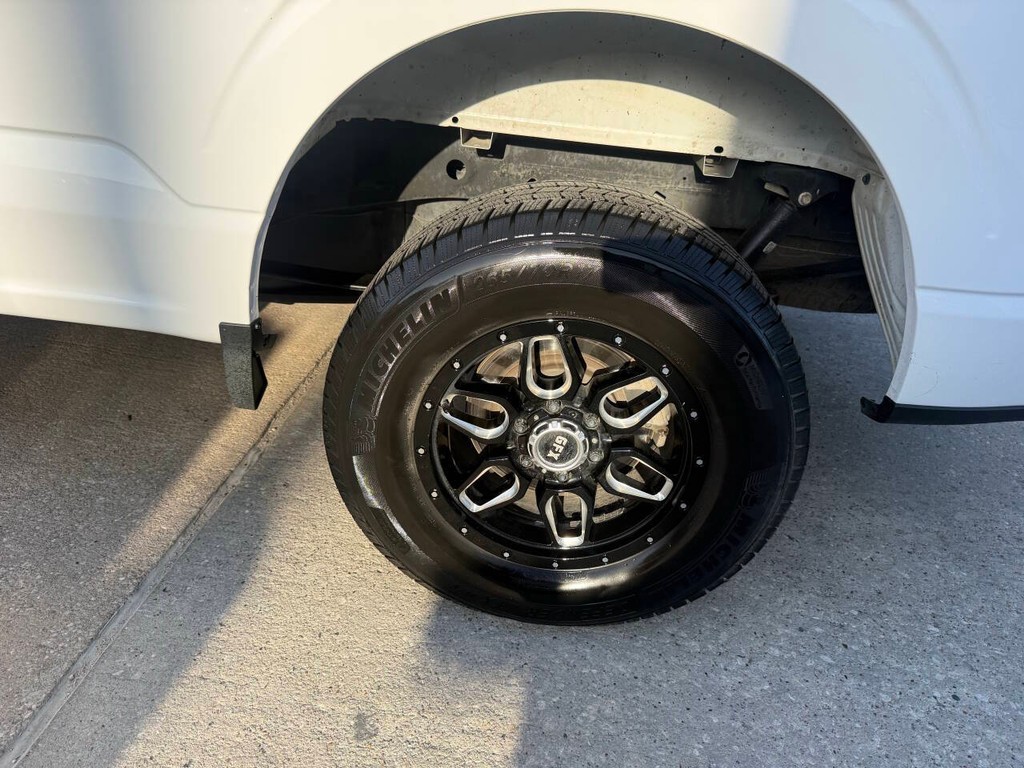 Ford F-150 Vehicle Full-screen Gallery Image 32