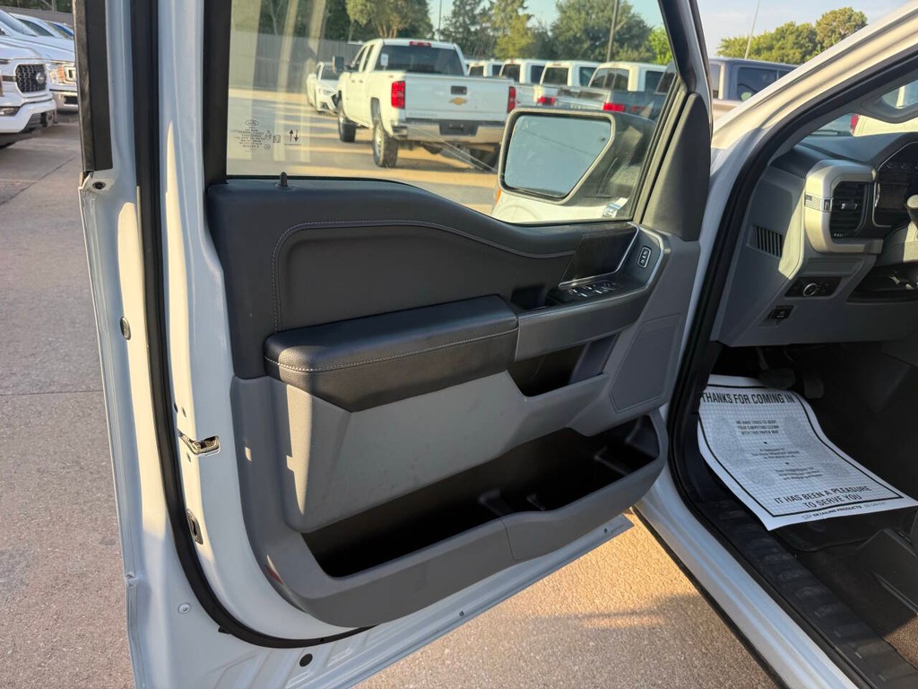 Ford F-150 Vehicle Full-screen Gallery Image 08