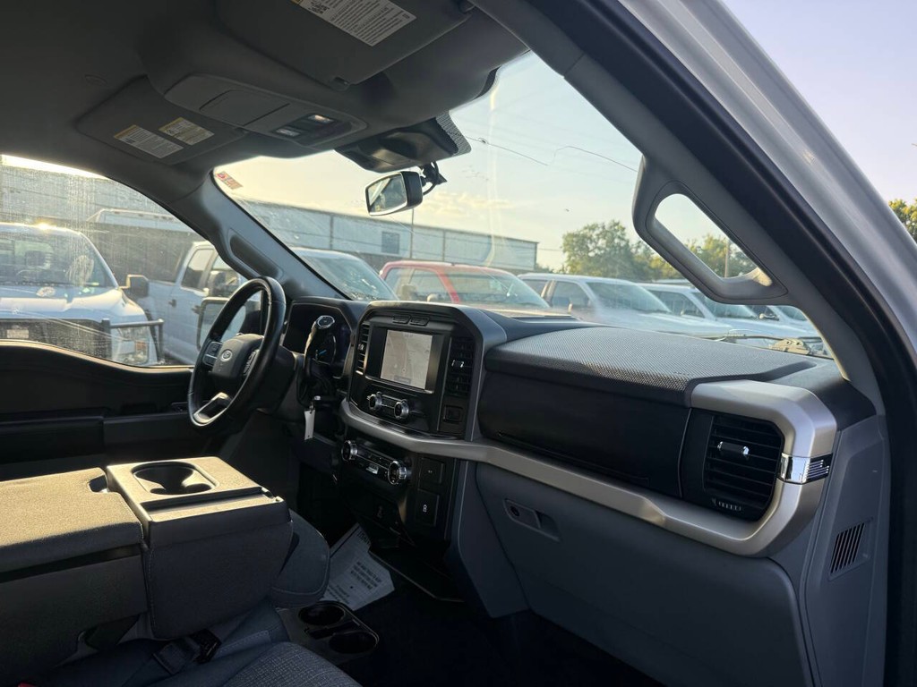 Ford F-150 Vehicle Full-screen Gallery Image 09