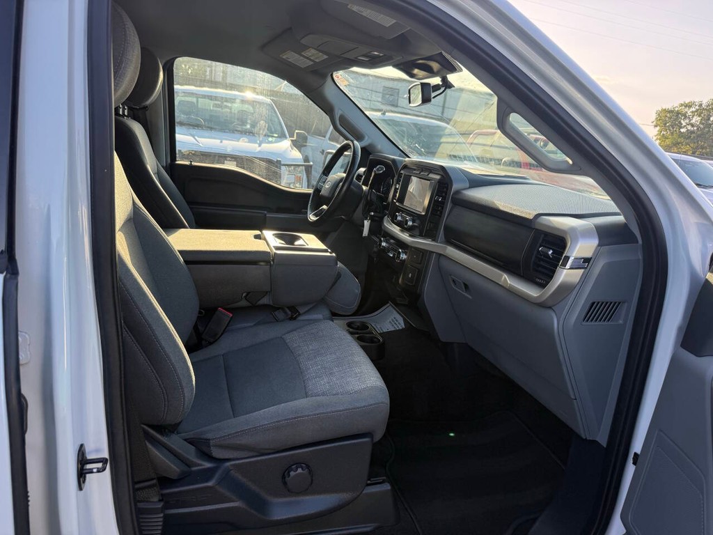 Ford F-150 Vehicle Full-screen Gallery Image 10