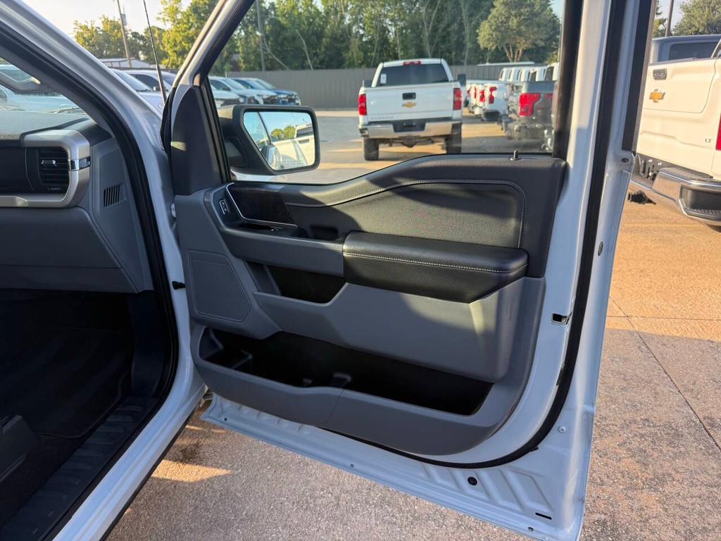 Ford F-150 Vehicle Full-screen Gallery Image 11