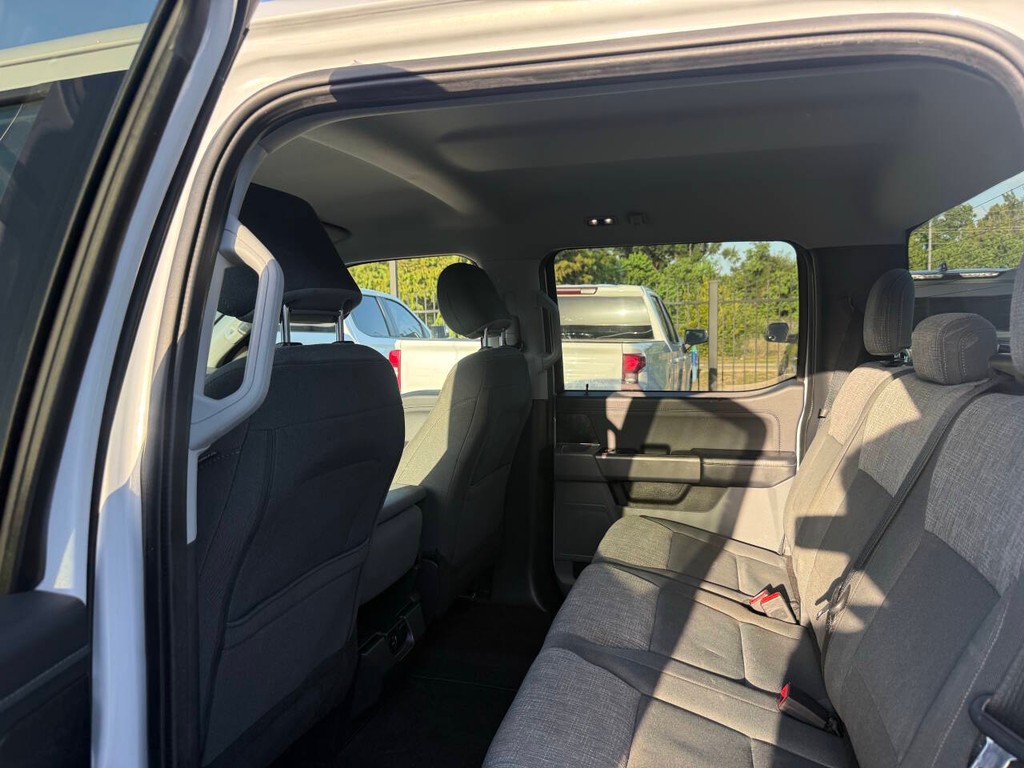 Ford F-150 Vehicle Full-screen Gallery Image 12