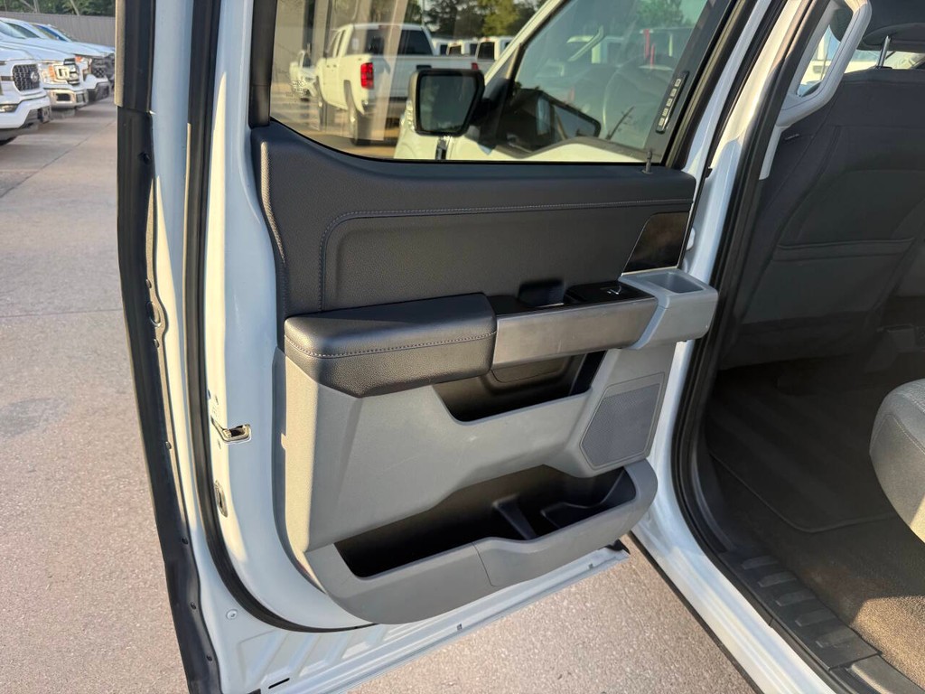 Ford F-150 Vehicle Full-screen Gallery Image 14