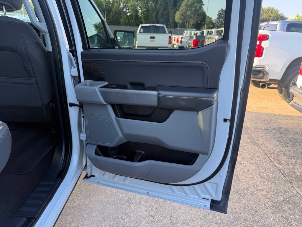 Ford F-150 Vehicle Full-screen Gallery Image 16