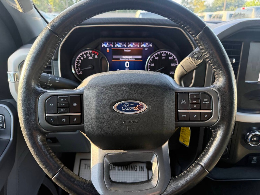 Ford F-150 Vehicle Full-screen Gallery Image 23