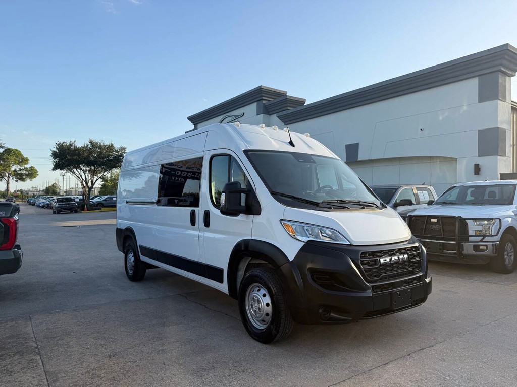 Ram ProMaster Cargo Van Vehicle Full-screen Gallery Image 02