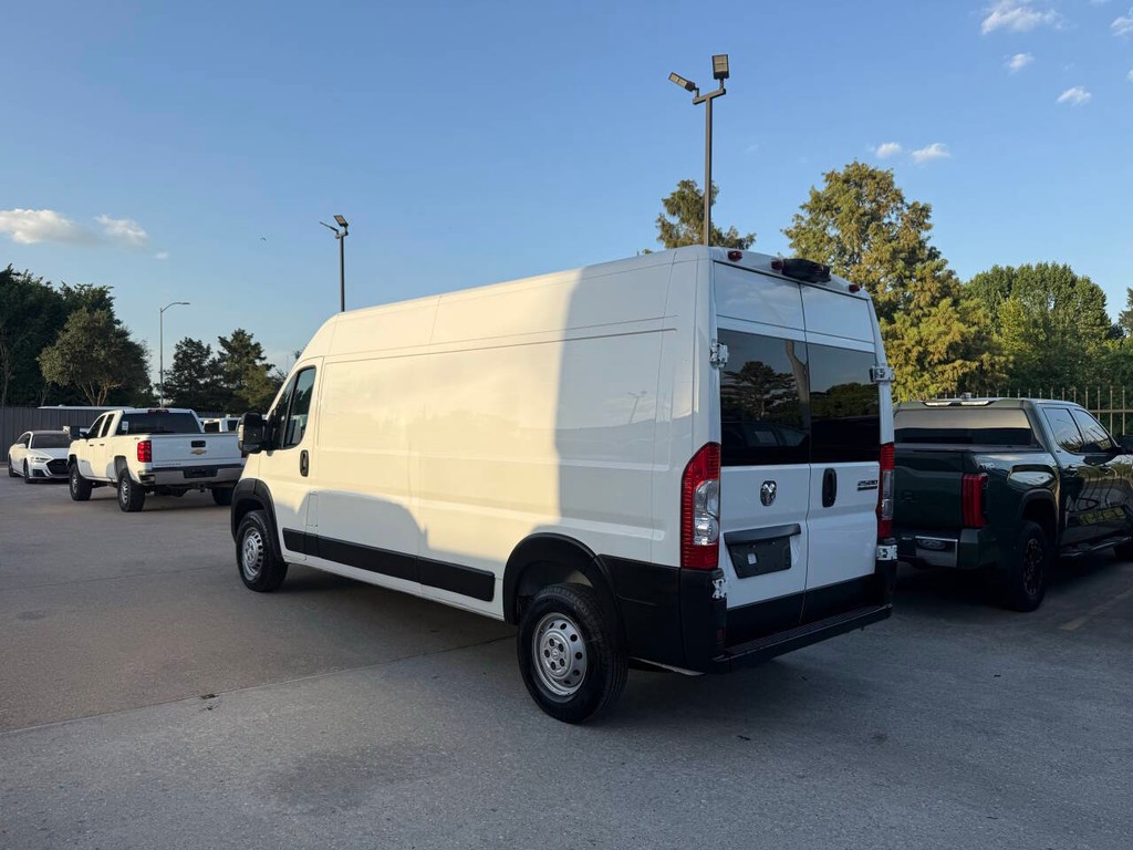Ram ProMaster Cargo Van Vehicle Full-screen Gallery Image 04