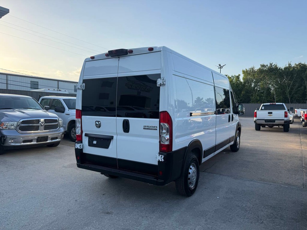 Ram ProMaster Cargo Van Vehicle Full-screen Gallery Image 05