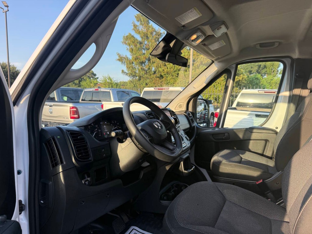 Ram ProMaster Cargo Van Vehicle Full-screen Gallery Image 06