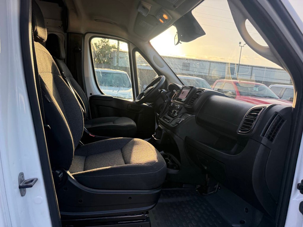 Ram ProMaster Cargo Van Vehicle Full-screen Gallery Image 10