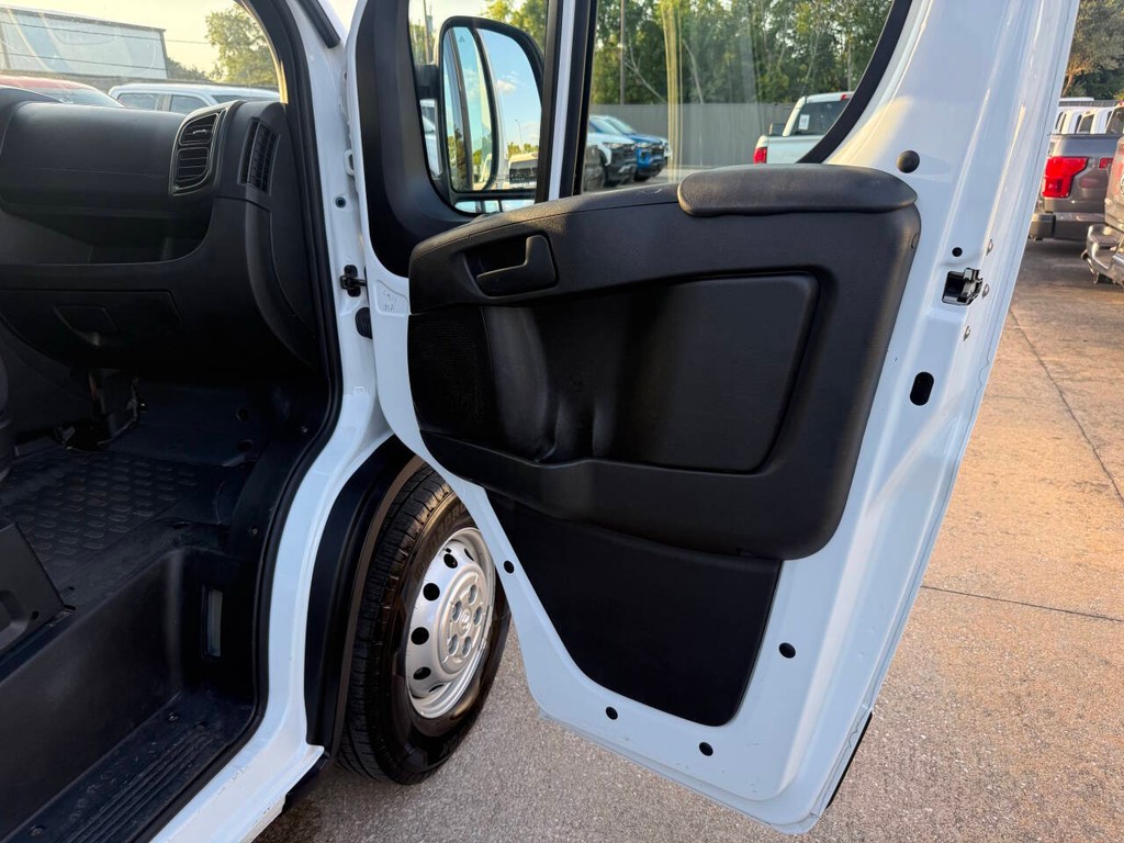 Ram ProMaster Cargo Van Vehicle Full-screen Gallery Image 11