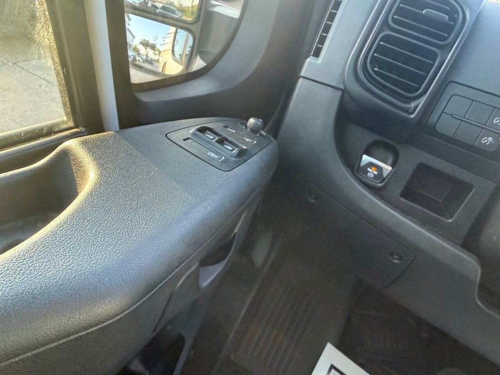 Ram ProMaster Cargo Van Vehicle Full-screen Gallery Image 22