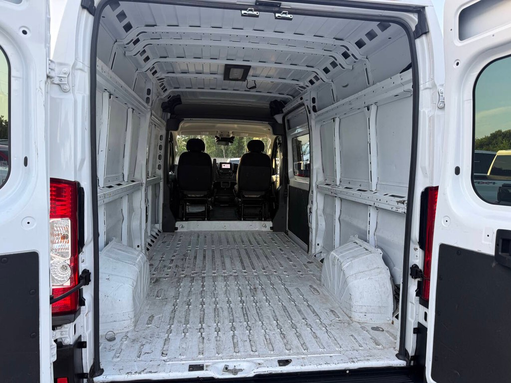 Ram ProMaster Cargo Van Vehicle Full-screen Gallery Image 25