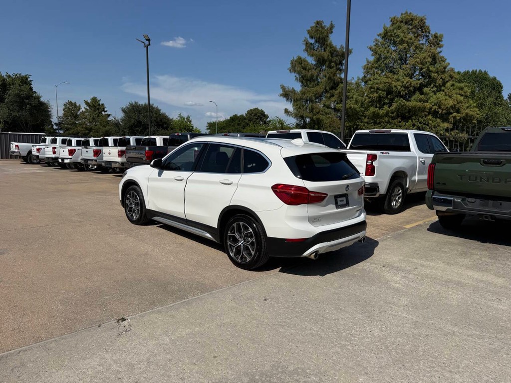 BMW X1 Vehicle Full-screen Gallery Image 04