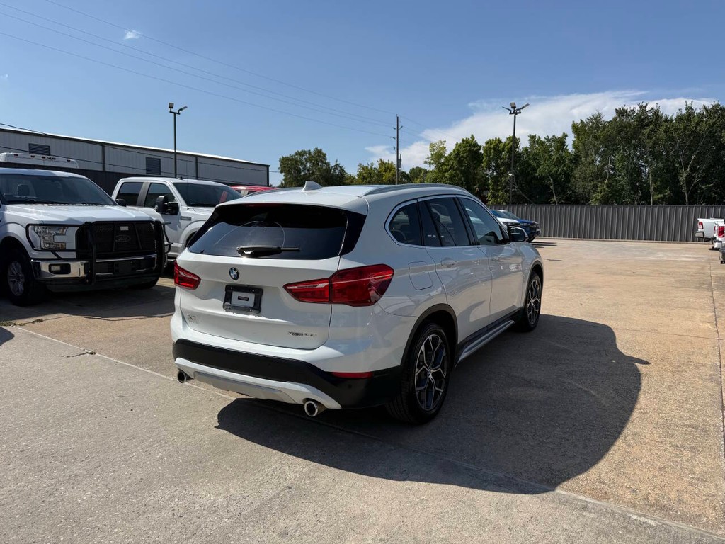BMW X1 Vehicle Full-screen Gallery Image 05