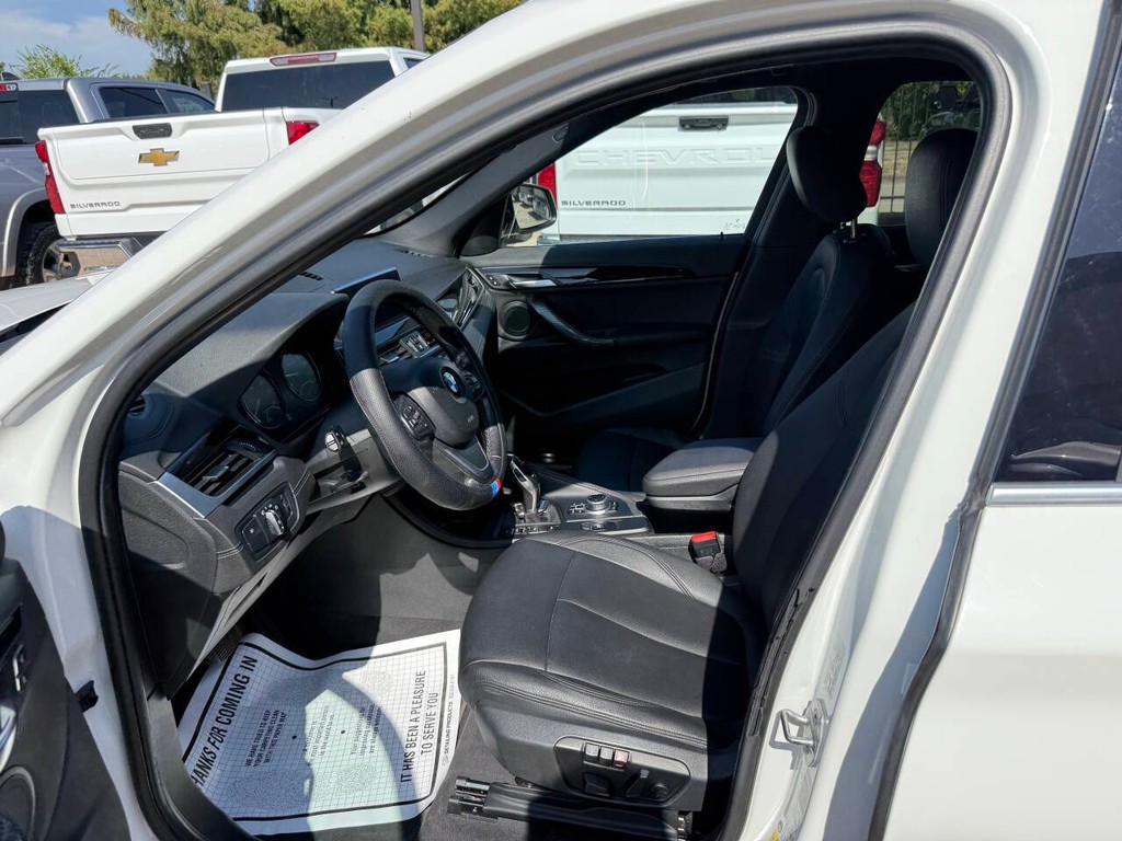 BMW X1 Vehicle Full-screen Gallery Image 07