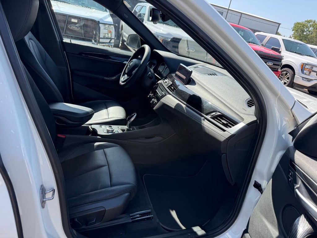 BMW X1 Vehicle Full-screen Gallery Image 10
