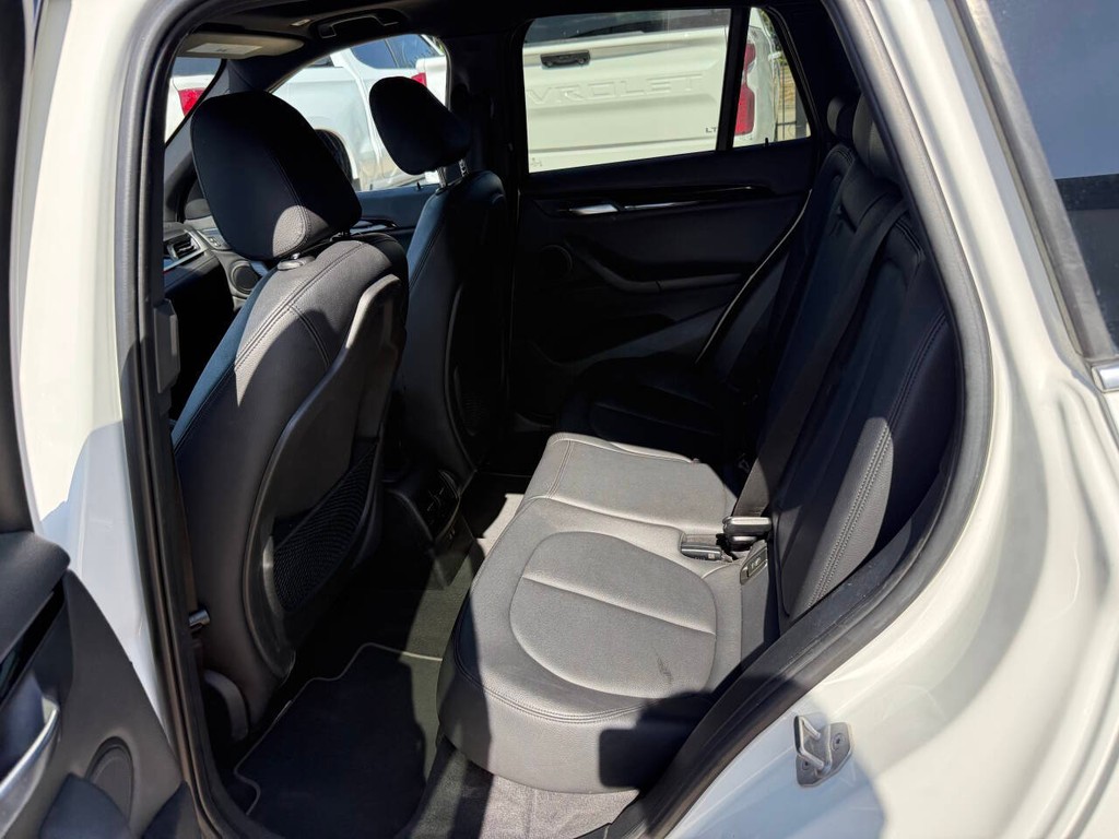 BMW X1 Vehicle Full-screen Gallery Image 13