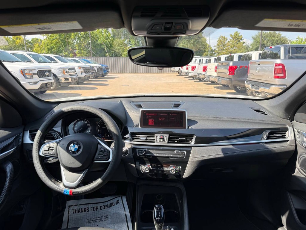 BMW X1 Vehicle Full-screen Gallery Image 17