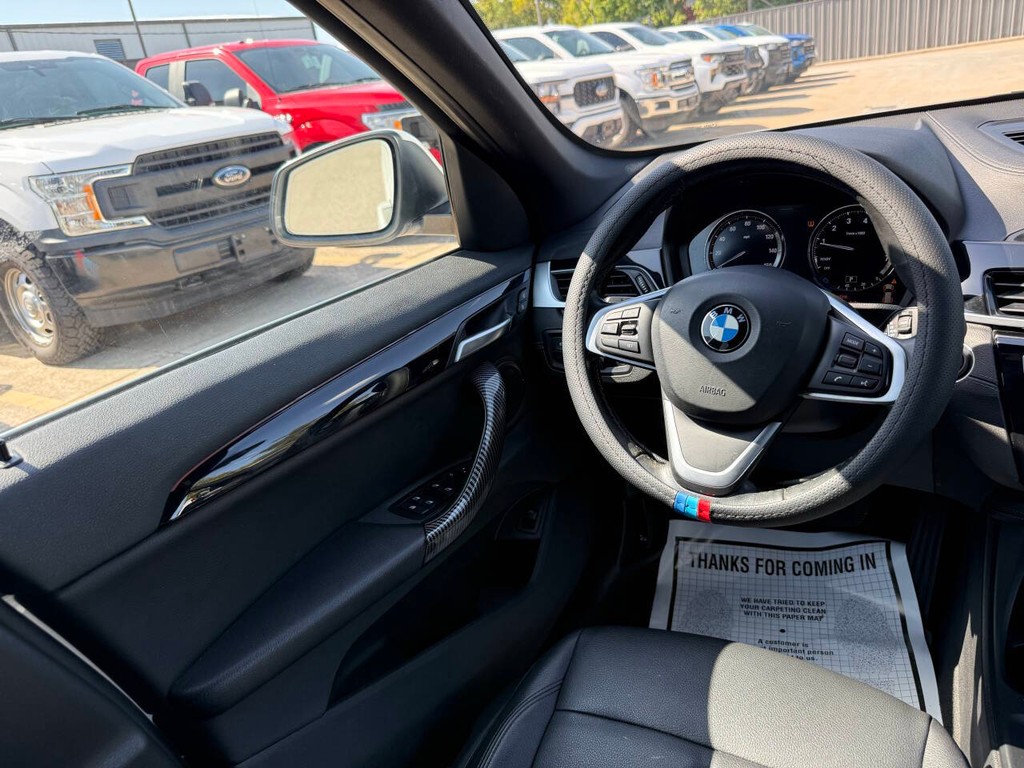 BMW X1 Vehicle Full-screen Gallery Image 19