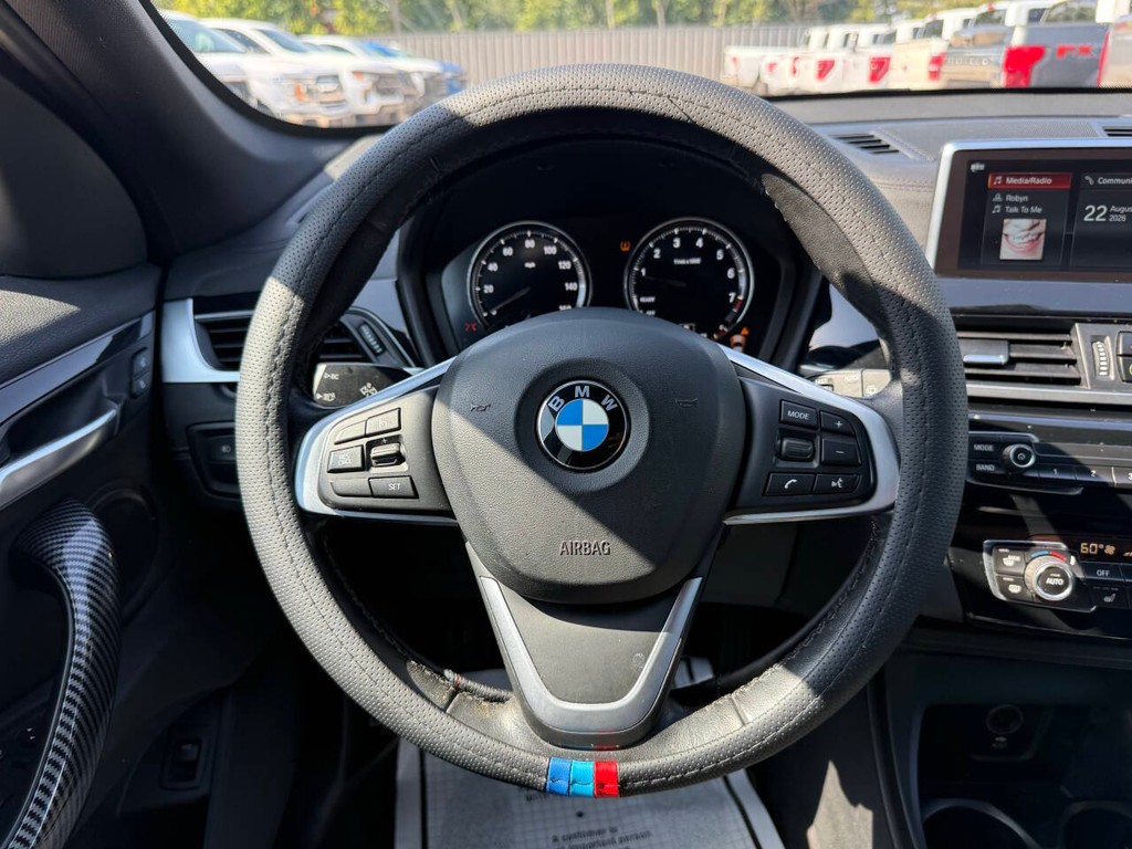 BMW X1 Vehicle Full-screen Gallery Image 23