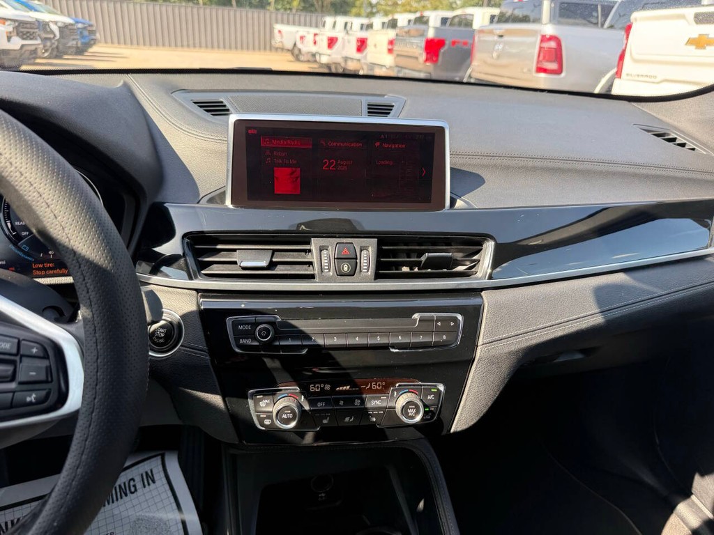 BMW X1 Vehicle Full-screen Gallery Image 25