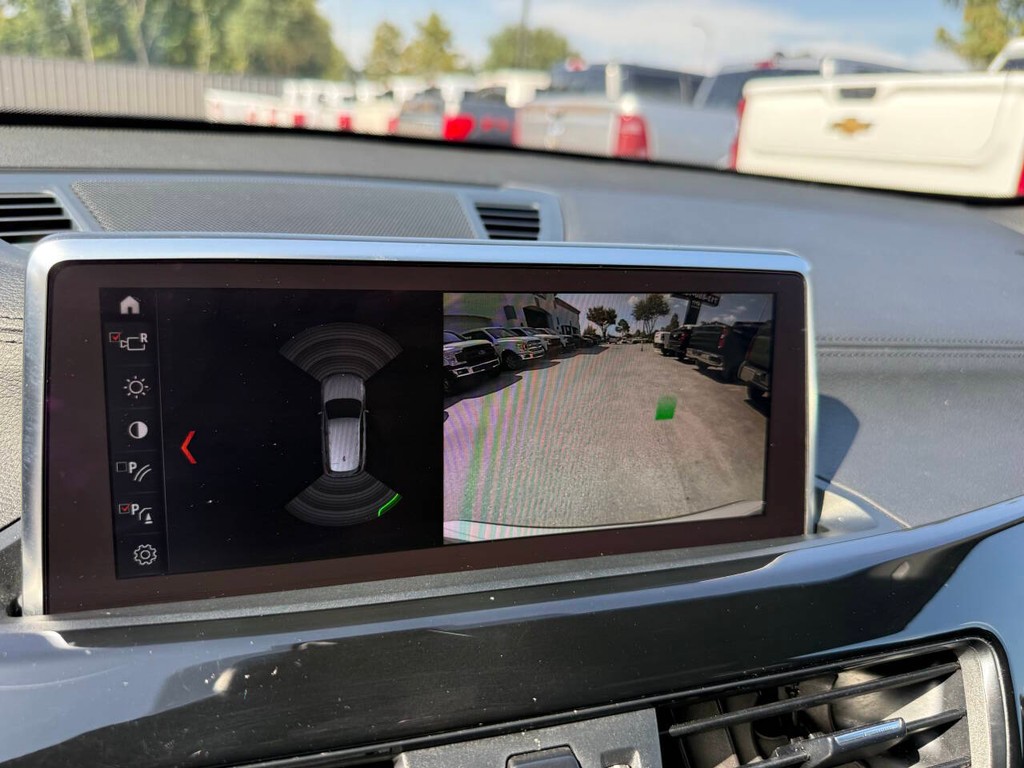 BMW X1 Vehicle Full-screen Gallery Image 26