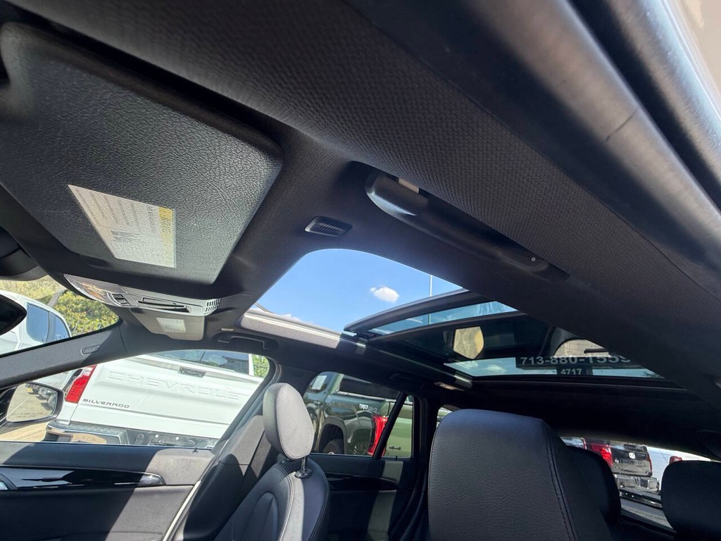 BMW X1 Vehicle Full-screen Gallery Image 31