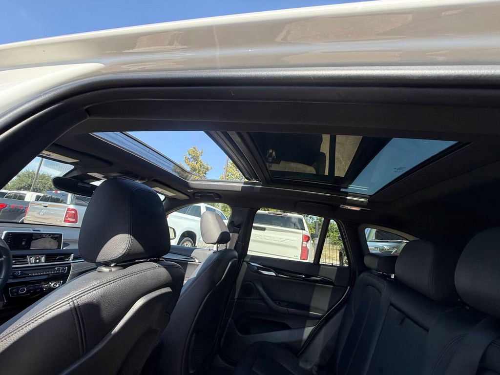 BMW X1 Vehicle Full-screen Gallery Image 32