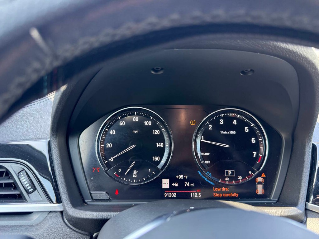 BMW X1 Vehicle Full-screen Gallery Image 33