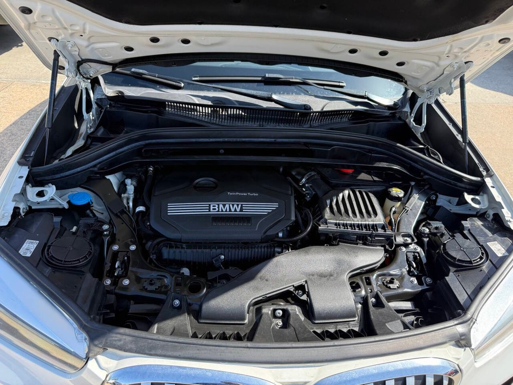 BMW X1 Vehicle Full-screen Gallery Image 36