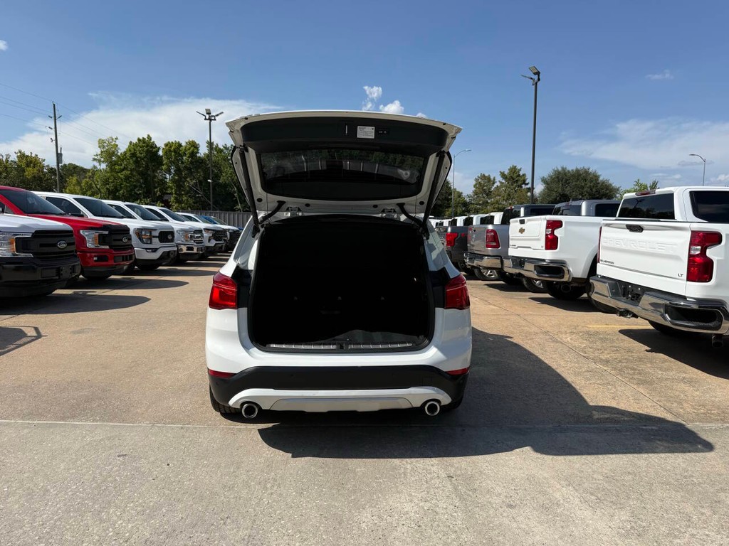 BMW X1 Vehicle Full-screen Gallery Image 38