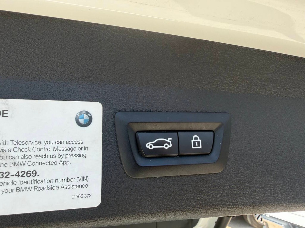 BMW X1 Vehicle Full-screen Gallery Image 39