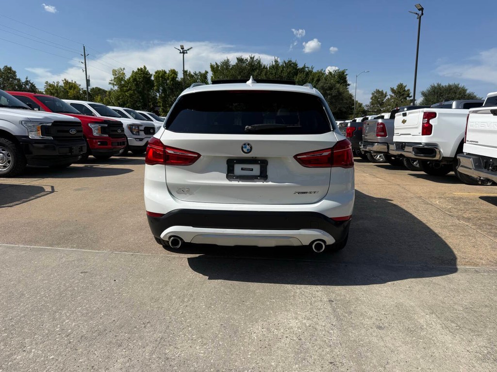 BMW X1 Vehicle Full-screen Gallery Image 40