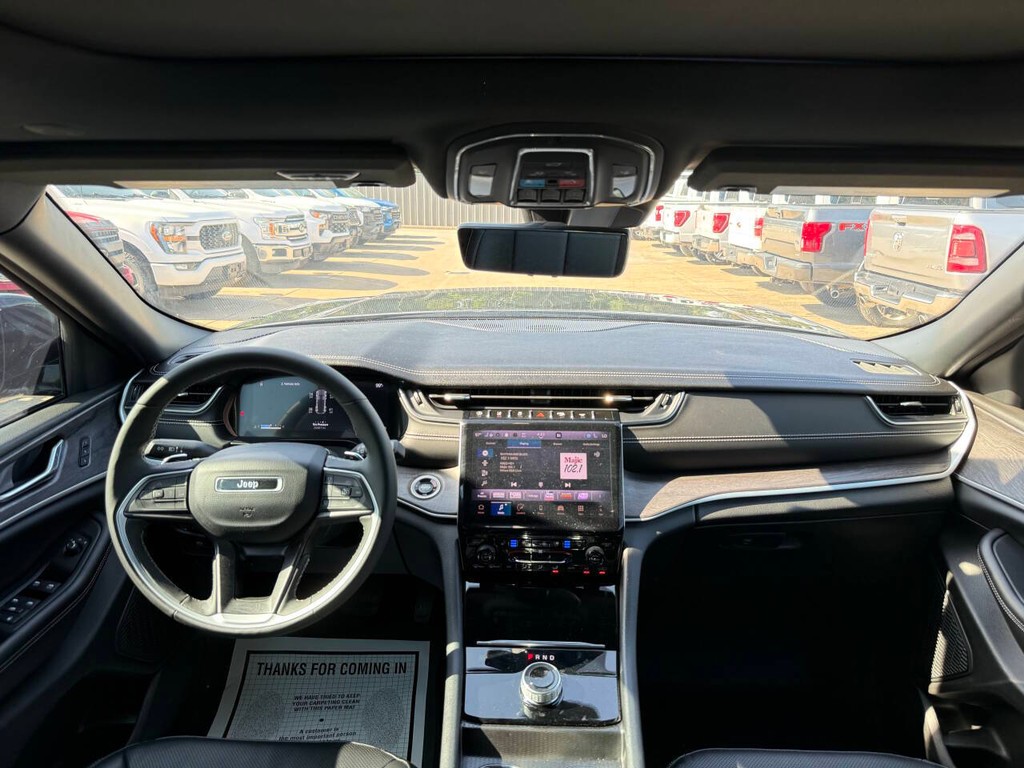 Jeep Grand Cherokee Vehicle Full-screen Gallery Image 16