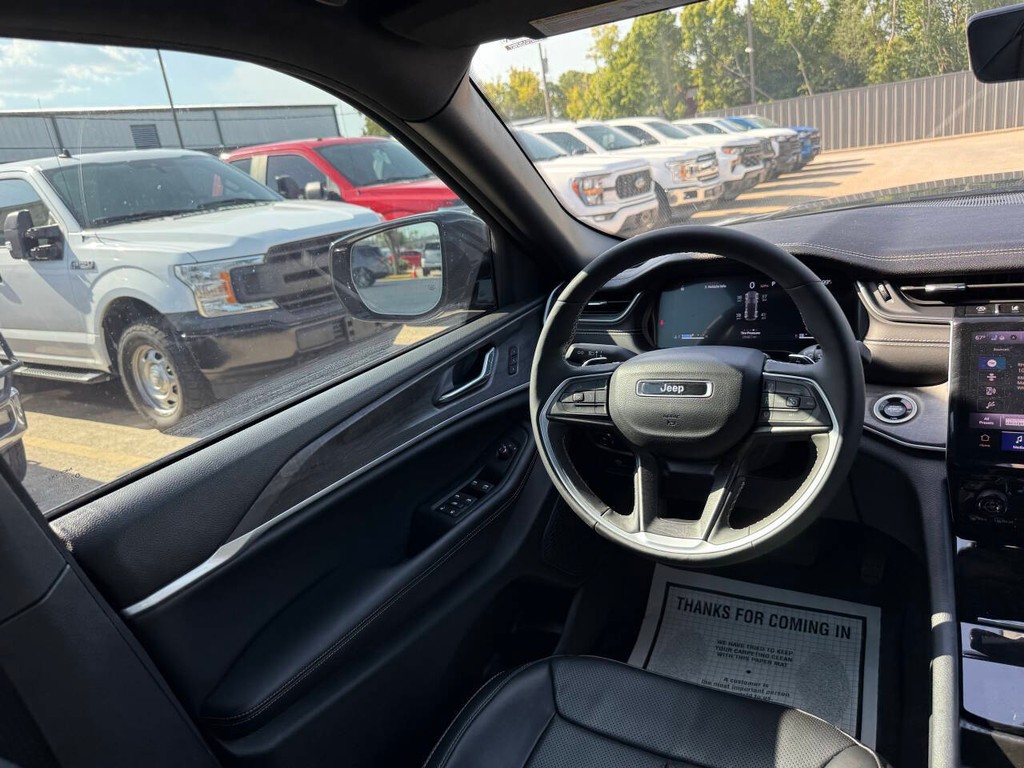 Jeep Grand Cherokee Vehicle Full-screen Gallery Image 18
