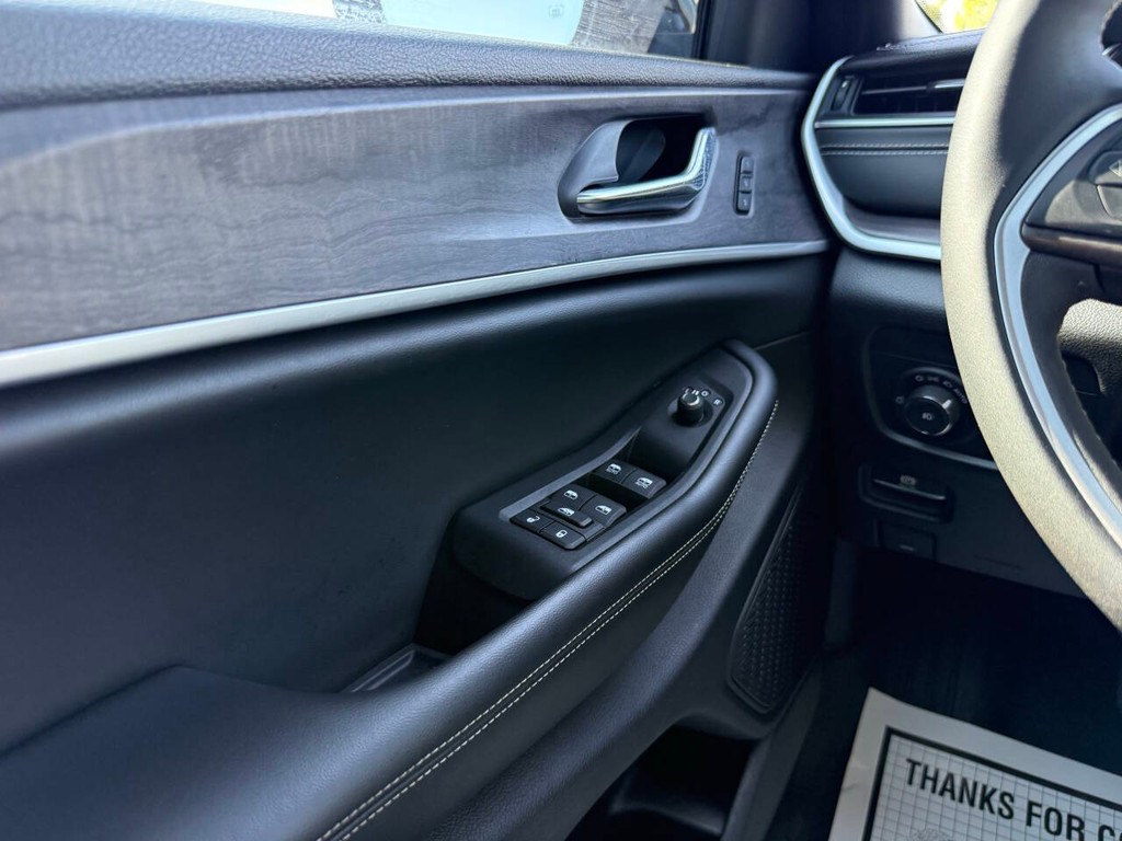 Jeep Grand Cherokee Vehicle Full-screen Gallery Image 28