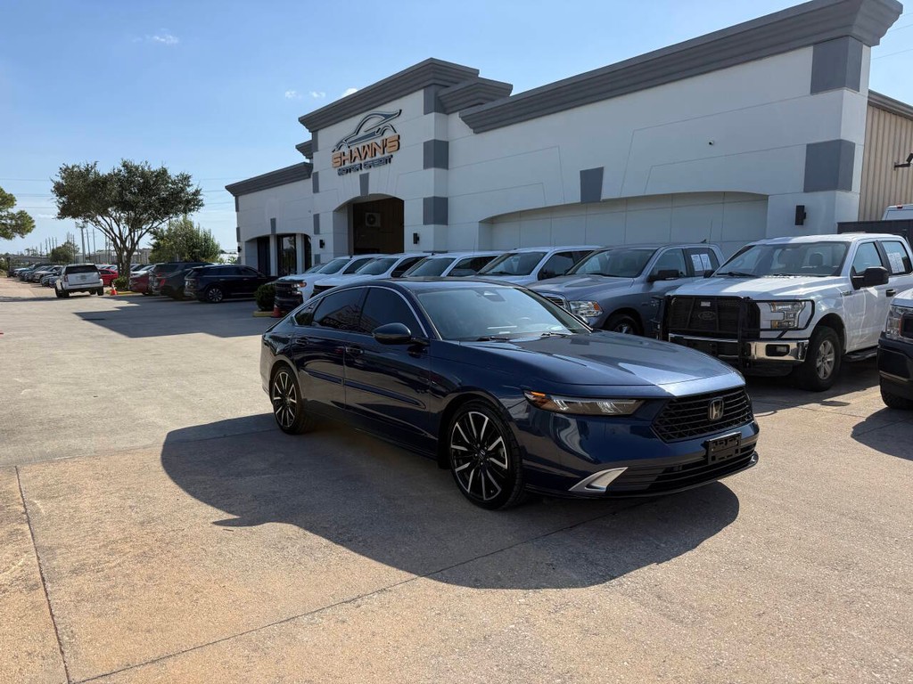 Honda Accord Hybrid Vehicle Full-screen Gallery Image 02