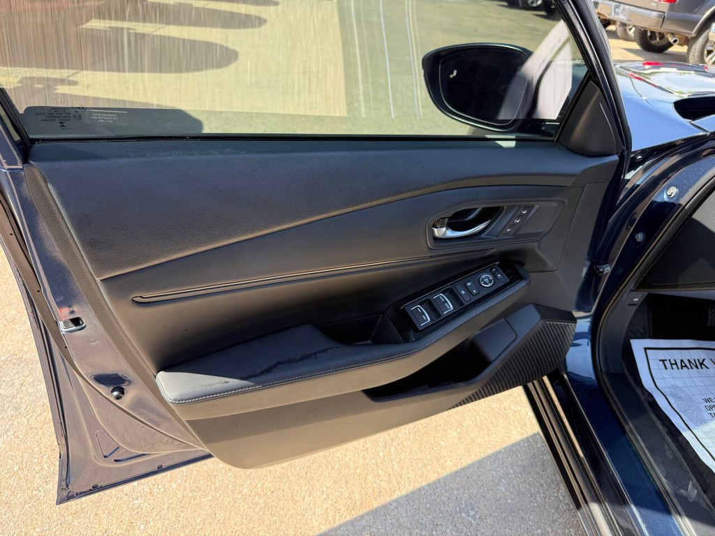 Honda Accord Hybrid Vehicle Full-screen Gallery Image 08
