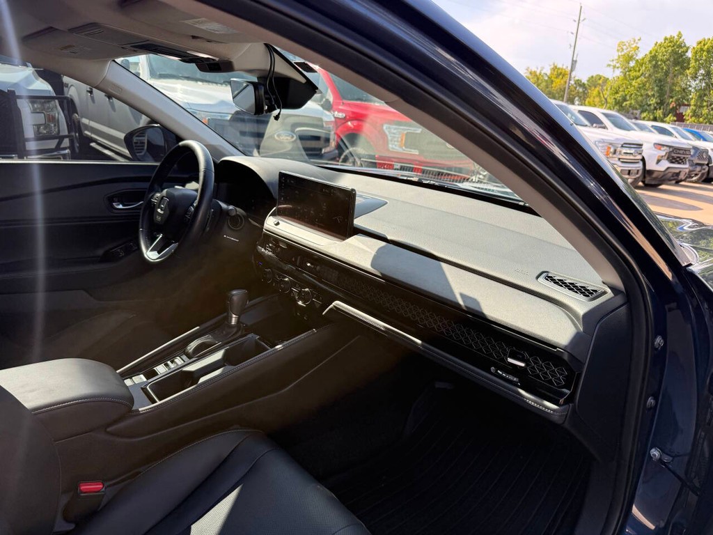 Honda Accord Hybrid Vehicle Full-screen Gallery Image 09