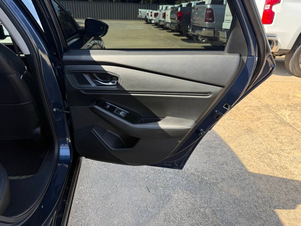 Honda Accord Hybrid Vehicle Full-screen Gallery Image 16