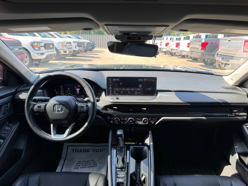 Honda Accord Hybrid Vehicle Full-screen Gallery Image 17