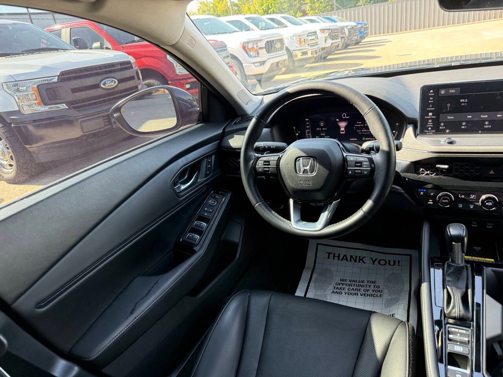 Honda Accord Hybrid Vehicle Full-screen Gallery Image 19