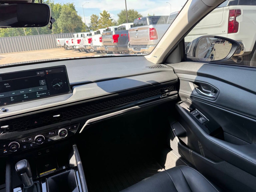 Honda Accord Hybrid Vehicle Full-screen Gallery Image 20