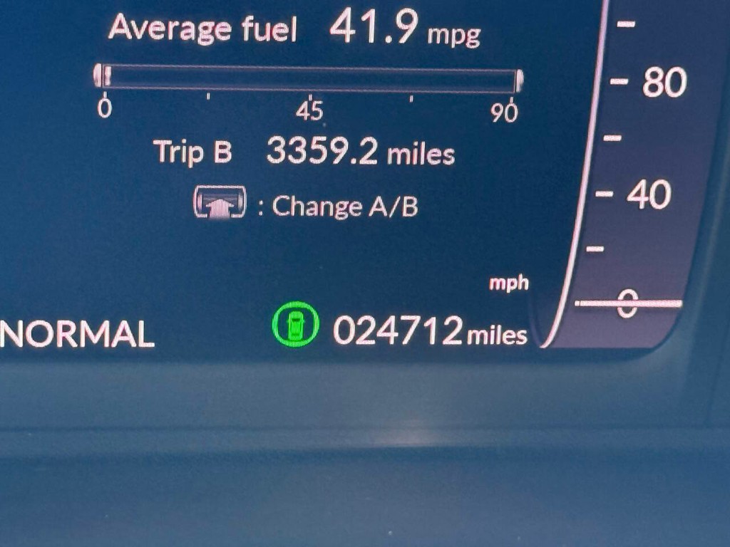 Honda Accord Hybrid Vehicle Full-screen Gallery Image 32