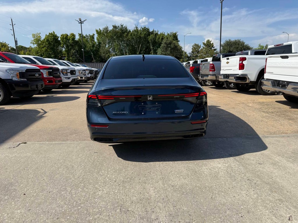 Honda Accord Hybrid Vehicle Full-screen Gallery Image 37