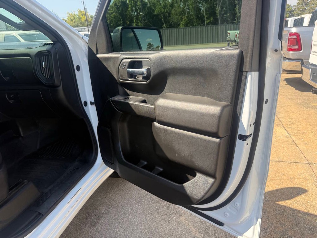 Chevrolet Silverado 1500 Vehicle Full-screen Gallery Image 10